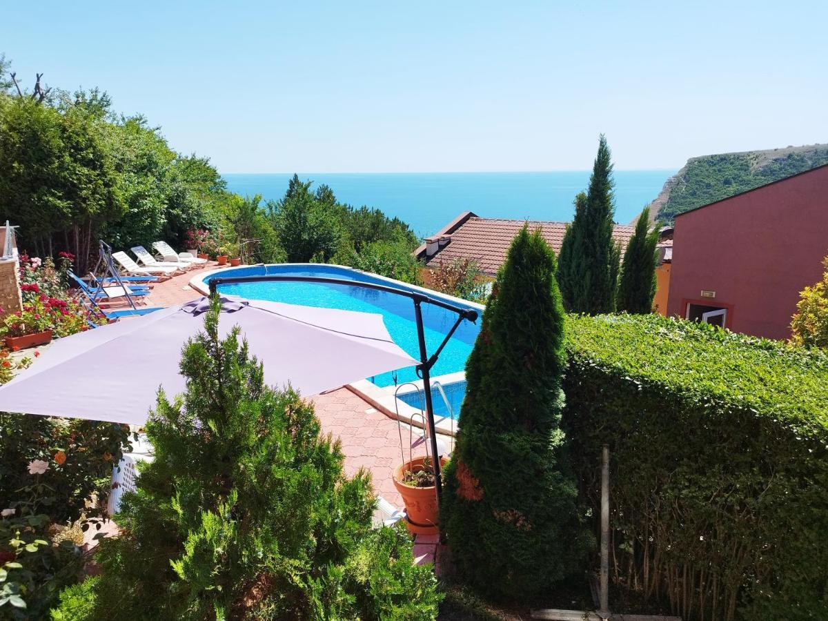 Green, Quiet And Beautiful 1 Apartment Kavarna Exterior photo